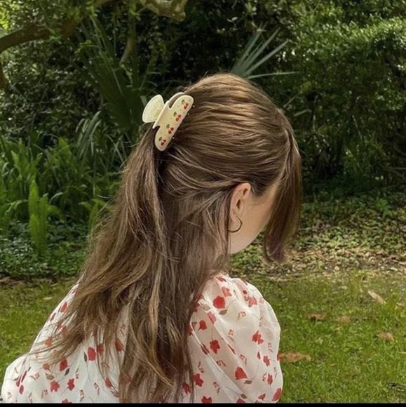 NEW Ivory Cream Cherry Hair Claw Clip - Picture 6 of 10